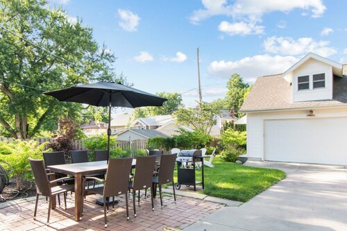 Buffet's Neighborhood | Dundee | Home Gym, Fire-Pit, S'mores!