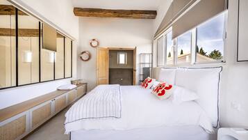 2 bedrooms, in-room safe, free WiFi, bed sheets