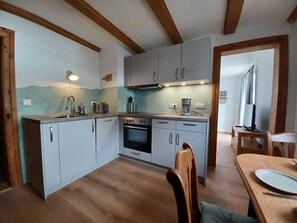 Private kitchen - Feel-good place in the heart of Pfaffenwinkel:Freshly renovated with its own terrace (Rottenbuch)