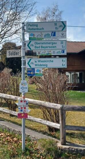 Property grounds - Feel-good place in the heart of Pfaffenwinkel:Freshly renovated with its own terrace (Rottenbuch)