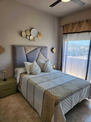 3 chambres, fer et planche à repasser, lit parapluie, Wi-Fi gratuit