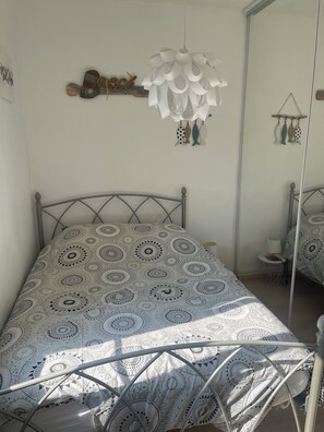 1 chambre, fer et planche à repasser, Wi-Fi, draps fournis