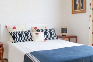 1 chambre, fer et planche Ă repasser, Wi-Fi gratuit, draps fournis