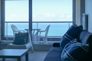 TV, books - Renovated flat with sea view Les Sables - 4 people (Les Sables-d´Olonne)