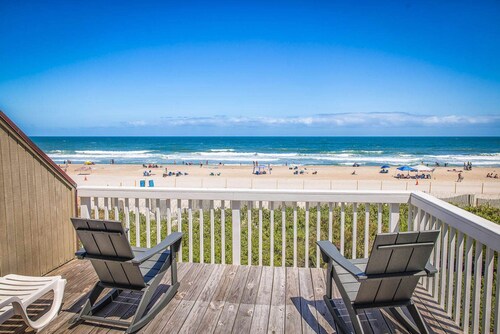 Oceanside Oasis: Oceanfront Family Friendly Luxury Duplex Parking For 2-3 cars