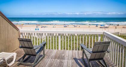 Oceanside Oasis: Oceanfront Family Friendly Luxury Duplex Parking For 2-3 cars