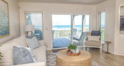 Oceanside Oasis: Oceanfront Family Friendly Luxury Duplex Parking For 2-3 cars