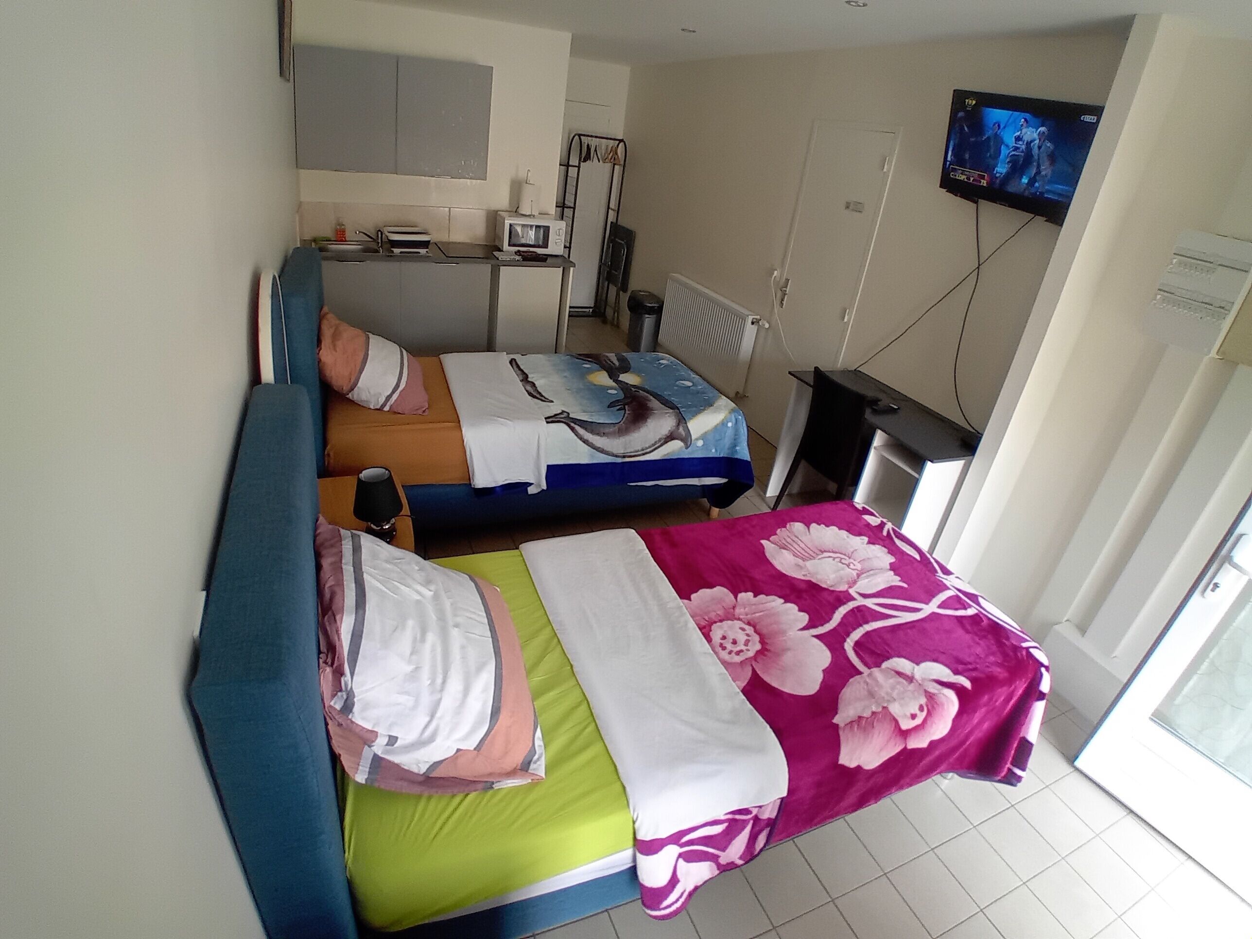 1 slaapkamer, een strijkplank/strijkijzer, reisbedje, gratis wifi
