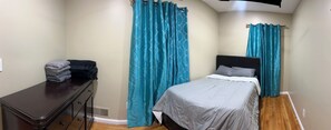 3 bedrooms, desk, iron/ironing board, WiFi