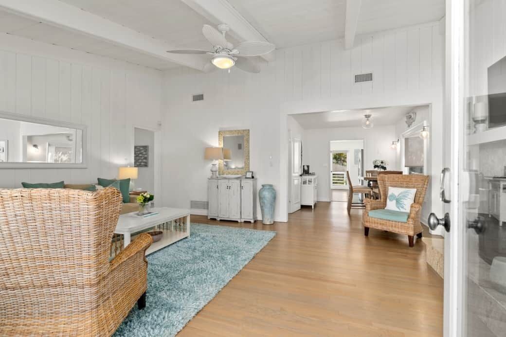 تلفزيون، مدفأة، مشغل دي في دي