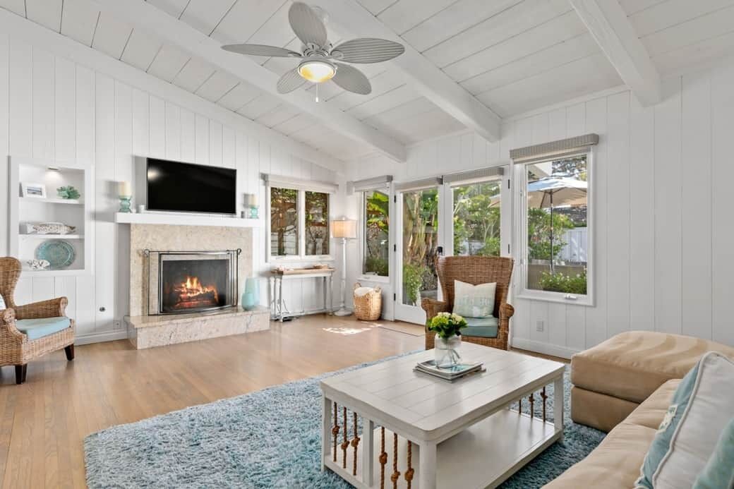 تلفزيون، مدفأة، مشغل دي في دي