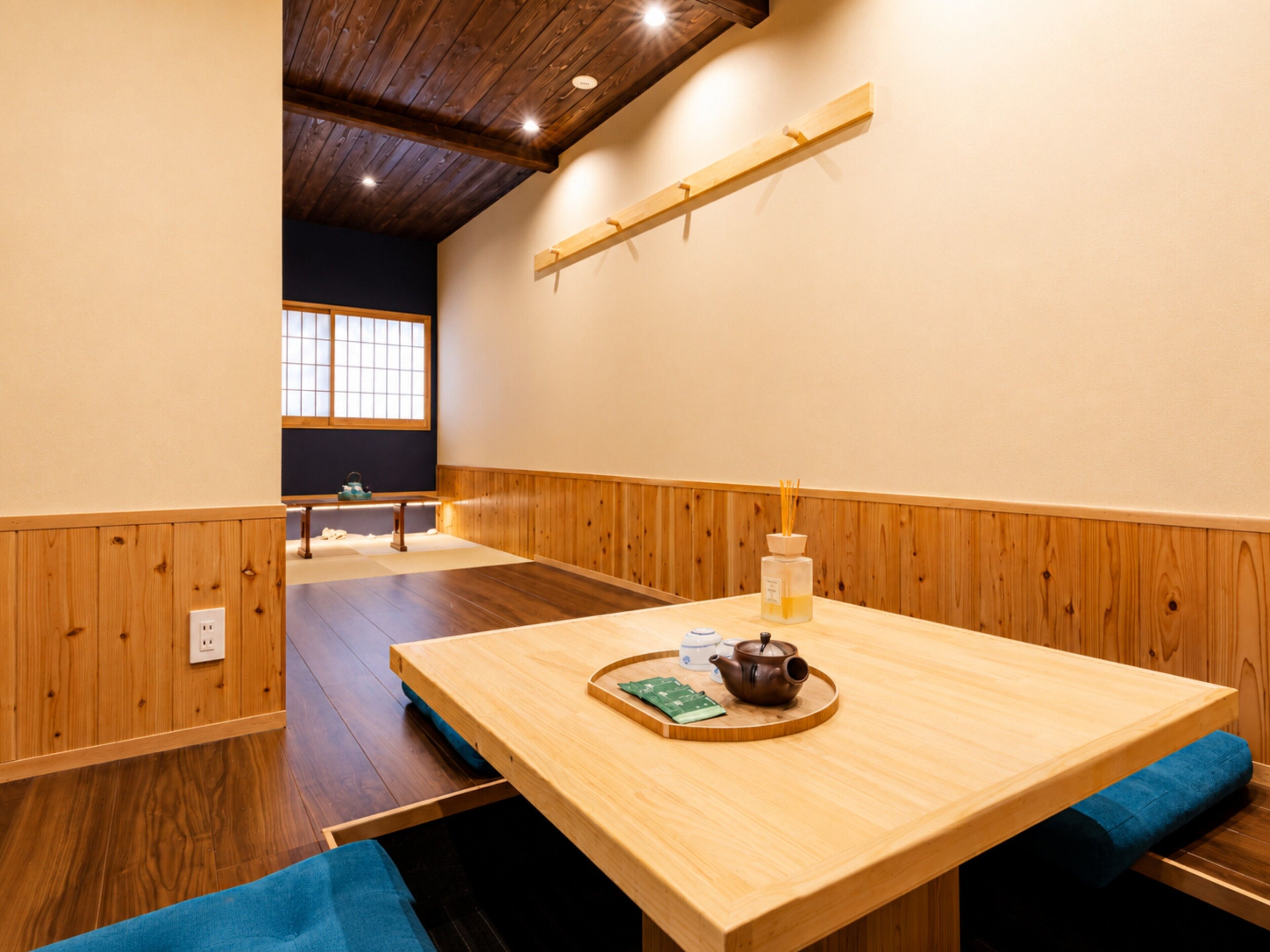Classic Villa | Living area | 50-inch flat-screen TV with digital channels, TV