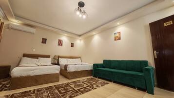 Family Room, Mountain View | Egyptian cotton sheets, premium bedding, free minibar, soundproofing