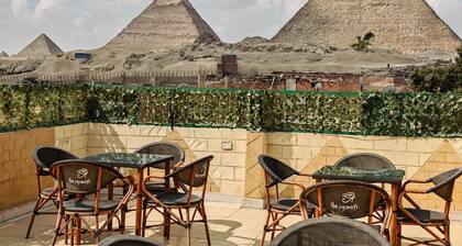 Hur Pyramids inn
