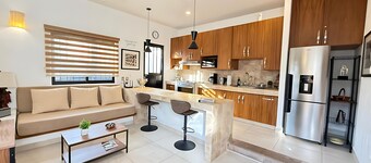 1 Bedroom Guest House - Walk To Everything -Patio -Gym -Pickleball Court - Bikes