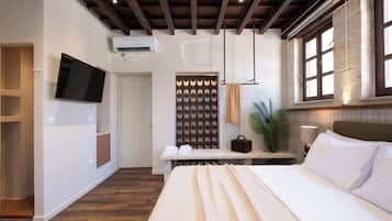 1 bedroom, in-room safe, blackout curtains, soundproofing