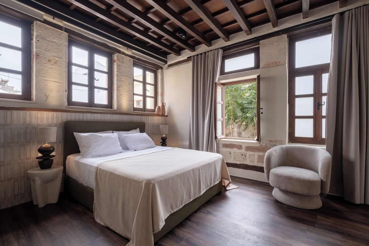 1 slaapkamer, een kluis op de kamer, verduisterende gordijnen