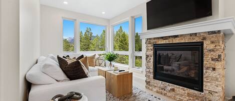 Smart TV, fireplace