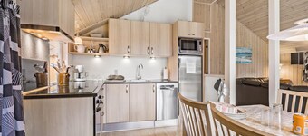 Cozy home in Fårvang with WiFi