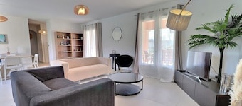 Quiet, air-conditioned house with pool in Vallon-Pont-d'Arc - Close to river.