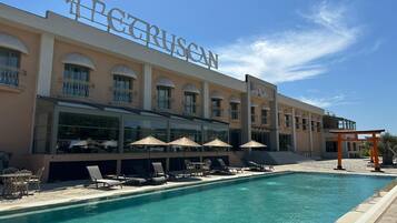 Fachada de la propiedad