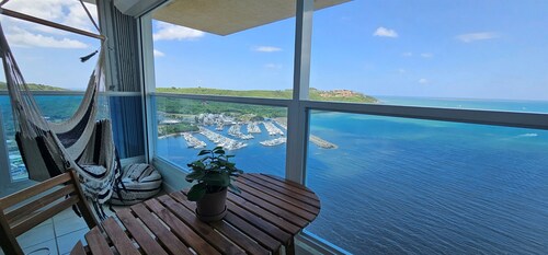 Luxury Penthouse w/ Ocean & Marina Views • Pool