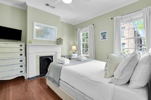 2 bedrooms, desk, iron/ironing board, free WiFi - Beautiful Manor in Prime Location w/ Charming Courtyard by Lucky Savannah (Savannah)