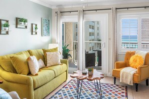 TV - Newly added 2 BR/ 2 BA Condominium with Free Beach Service! (Destin)