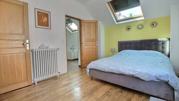 2 chambres, fer et planche à repasser, Wi-Fi, draps fournis