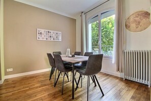 Dining - Maison Centre Ville , À 15 mn de Paris (Aulnay-sous-Bois)