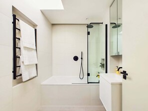 Shower, hair dryer, towels