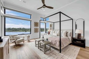 4 sovrum, skrivbord, strykjärn/strykbräda och resesäng