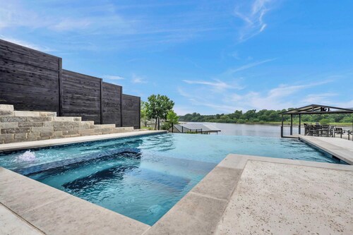 The Escape at 212 | Concierge Services | Promos Available