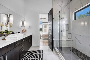 Shower, hair dryer, towels, shampoo - The Escape at 212 | Concierge Services | Promos Available (Burnet)