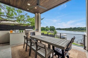 Outdoor dining - The Escape at 212 | Concierge Services | Promos Available (Burnet)