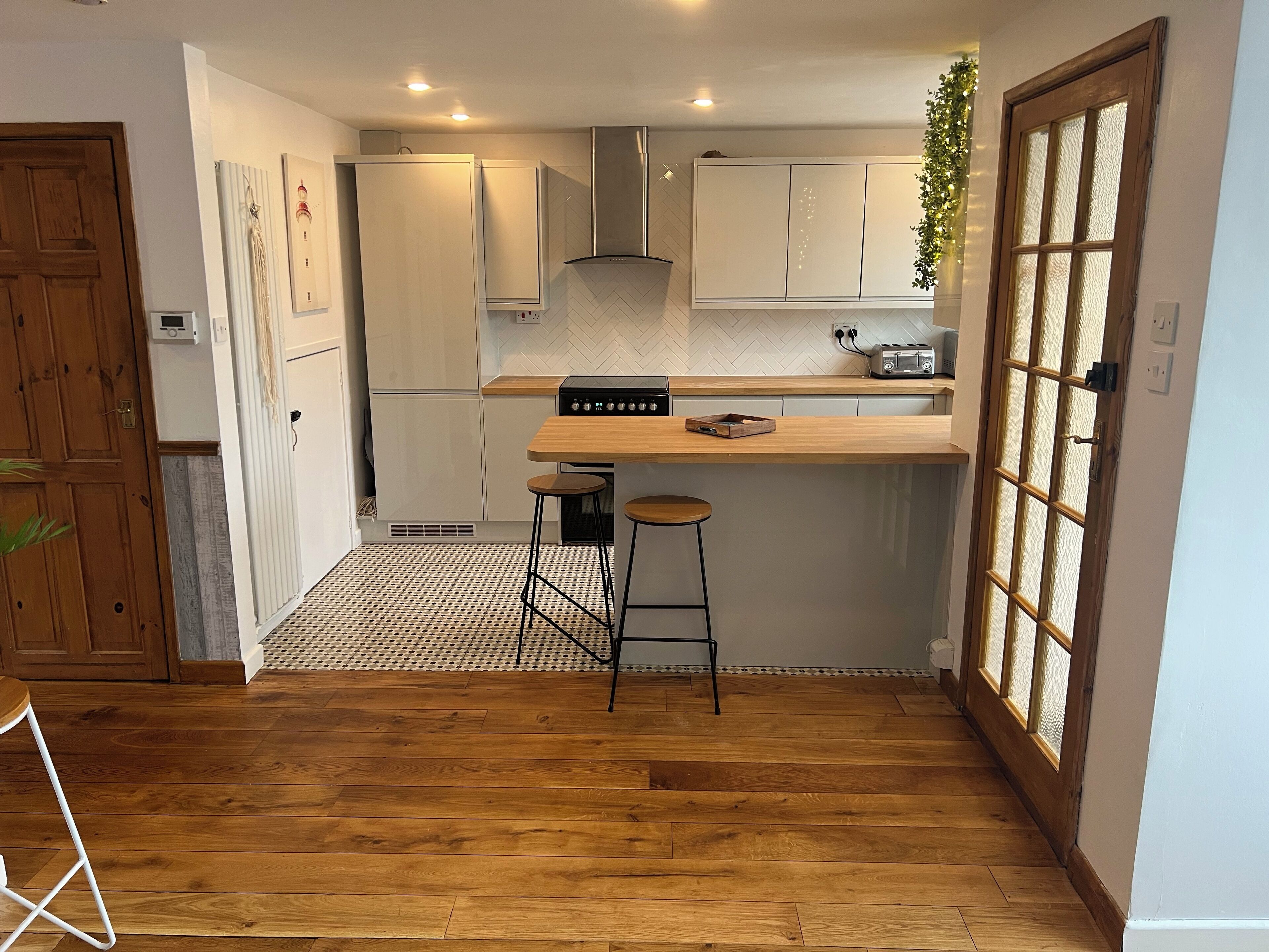 Fridge, oven, stovetop, dishwasher