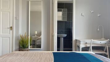 3 bedrooms, desk, iron/ironing board, WiFi