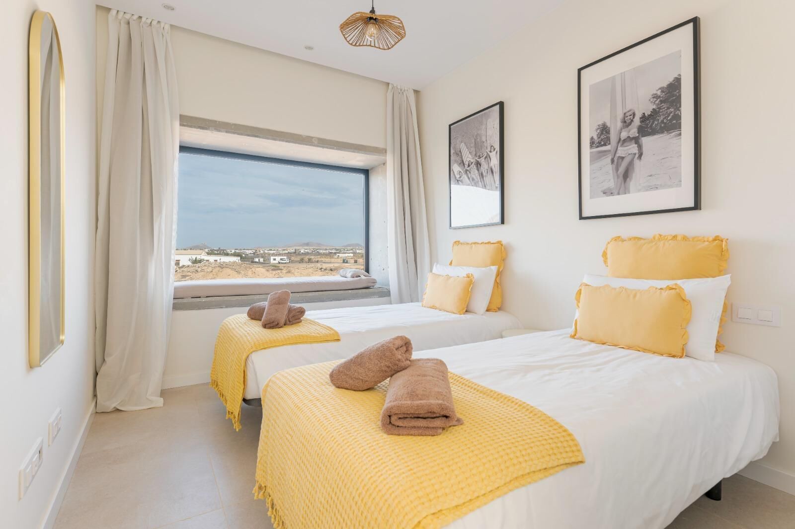 5 bedrooms, iron/ironing board, WiFi, bed sheets