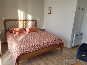 2 slaapkamers, een strijkplank/strijkijzer, gratis wifi, beddengoed