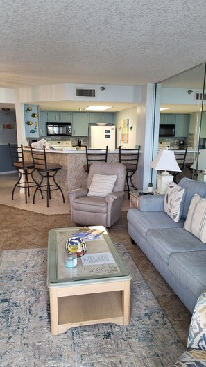 Smart TV - Spectacular, Oceanview Condo, Pool, Hot Tub, Gorgeous Views sunrise to sunset! (Daytona Beach Shores)