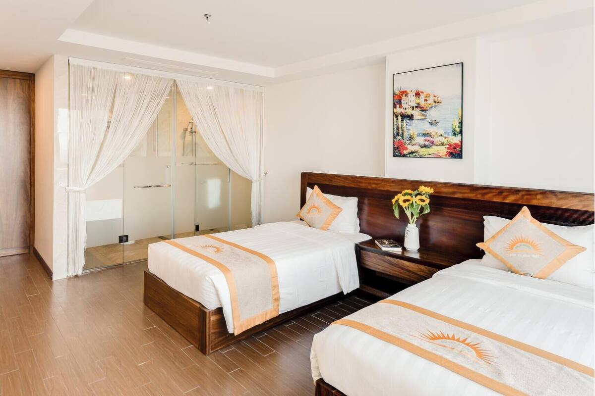 Habitación Deluxe con 1 cama matrimonial o 2 individuales | Edredón, camas con pillow-top y escritorio