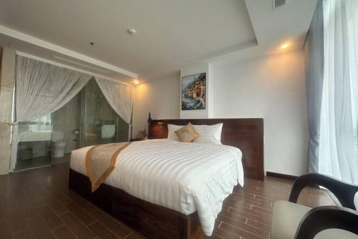 Down comforters, pillowtop beds, desk, laptop workspace