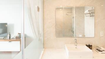 Standard Room | Bathroom | Shower, rainfall showerhead, hair dryer, slippers