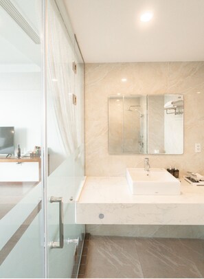 Standard Room | Bathroom | Shower, rainfall showerhead, hair dryer, slippers - Solis Hotel (Hai Phong)