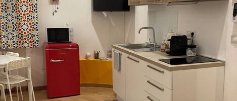 Fridge, microwave, stovetop, coffee/tea maker