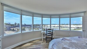 2 bedrooms, free WiFi, bed sheets - Beach Bliss -Luxury Condo on Daytona Beach, Handicap Accessible (Daytona Beach)