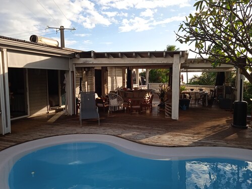 Belle maison avec piscine. Location pour 2 ou 4 personnes (tarif adapté).
