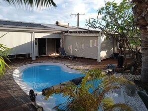 Outdoor pool, a heated pool - Beautiful house with swimming pool. Pitch for 2 or 4 people (adapted rate). (Piton St Leu)