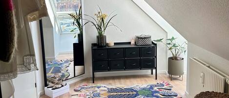 1 slaapkamer, een strijkplank/strijkijzer, wifi, beddengoed