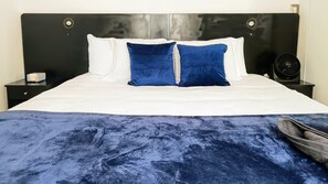 Lägenhet Deluxe | 2 sovrum, individuell inredning, unika möbler och skrivbord